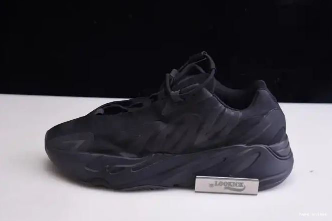 hype Yeezy 700 Black MNVN Boost Adidas Triple FV4440 0522